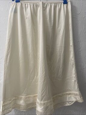 Velrose Cream Lace Hem Half Slip, size Large
